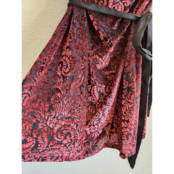 Motherhood Maternity Velvet Floral Scoop Neck Mid Length Dress- M - Picture 7 of 7
